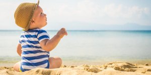 Fortes chaleurs : comment proteger son enfant ?