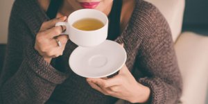 La technique facile et rapide pour retirer la theine de votre the