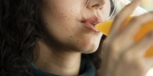 Ces boissons sont deconseillees par un dentiste, voici pourquoi