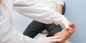 Verrue qui saigne : que faire ?