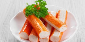 Grossesse : peut-on manger du surimi enceinte ?