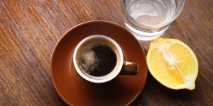Cafe et citron : pourquoi les melanger pour maigrir est dangereux ?