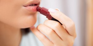 Virus, bacteries… Ce rouge a levres protegerait des maladies