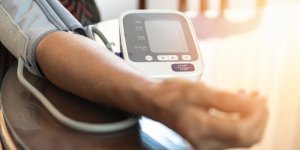 Hypertension : pourquoi il vaut mieux prendre sa tension a la maison