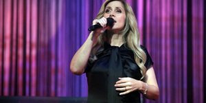 Lara Fabian : sa sante vacillante l-empeche de se produire sur scene 