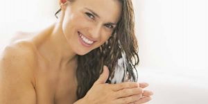 Soin des cheveux : quels nouveaux gestes a adopter a l-arrivee du printemps ? 