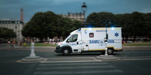 Coronavirus : a 19 ans, elle meurt en 3 jours malgre ses appels repetes au Samu