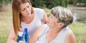 Plan canicule : 4 conseils pour proteger les personnes agees