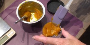 Video. Comment faire un gommage desincrustant 100% naturel