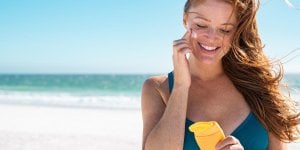 Cancer de la peau : n’oubliez pas de proteger votre contour des yeux contre les UV