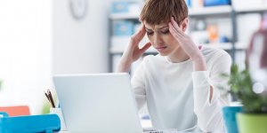 Mal de tete : la fatigue intense en cause