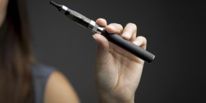 Fumer sans tabac : la cigarette electronique sans nicotine