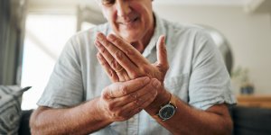 Arthrose : un bracelet pour diminuer la douleur 