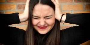 Oreille qui bourdonne : les acouphenes temporaires