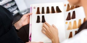 Couleur de cheveux : 5 erreurs a eviter apres 50 ans