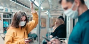  Covid-19 : faut-il vraiment se taire dans les transports en commun ?