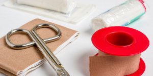 Faire un pansement sur une brulure du 1er degre