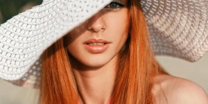 Peau du visage granuleuse : une allergie au soleil ?