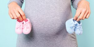 Enceinte de jumeaux : combien de kilos prend-on par mois ?