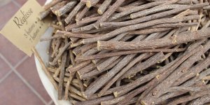 Comment la reglisse agit contre le tartre