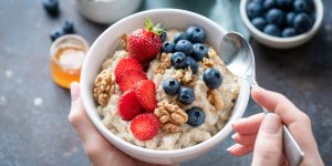 Manger des noix au petit dejeuner stimule la sante du cerveau pour la journee !