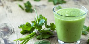 Une recette de jus au persil contre la constipation