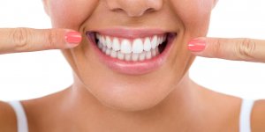 Dents et Alzheimer : le signe qui doit vous alerter