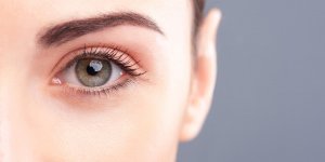 Paupiere qui tremble : un signe de fatigue