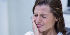Dents sensibles au chaud et au froid : qu-est-ce que ca cache ?