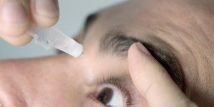 Secheresse oculaire : le traitement par larmes artificielles
