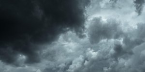Froid, pluie : le mauvais temps augmenterait le risque de crise cardiaque