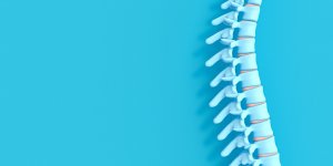 Un chirurgien accuse d-injecter du ciment dans la colonne vertebrale de ses patients