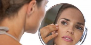 Taches brunes sur la peau : comment s-en debarrasser naturellement ?