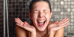La douche tres froide en ete : un geste a oublier ?