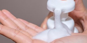 Demangeaisons intimes : quel type de savon utiliser ?