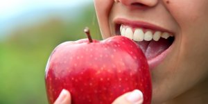 Manger des pommes reduit le taux de cholesterol selon le Dr Michael Mosley