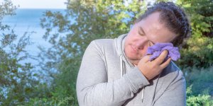 Qu-est-ce que la fievre familiale mediterraneenne qui touche les personnes qui vivent sur le pourtour mediterraneen ?