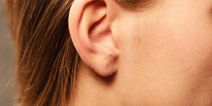 Oreilles bouchees : l’astuce de l’eau oxygenee est-elle efficace ? 