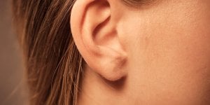 6 signes qui montrent que vous avez un bouchon d-oreille 