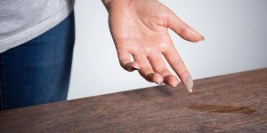 7 erreurs qui attirent la poussiere a la maison 