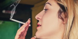Arret du tabac : les bienfaits sur les cheveux