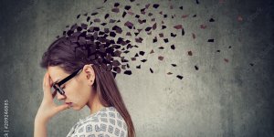 Alzheimer : les femmes perdent la memoire plus vite que les hommes