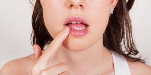 Herpes buccal : quels sont les risques ?