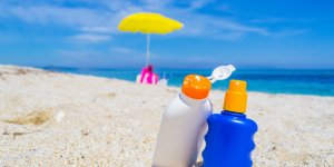 Cremes de jour et solaires : elles peuvent devenir cancerigenes en vieillissant
