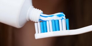 Dentifrice : 7 conseils pour le choisir sans se faire avoir !