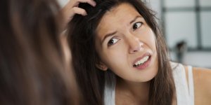 5 solutions anti cheveux gras