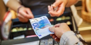 Coronavirus : peut-il se transmettre par les billets de banque ?