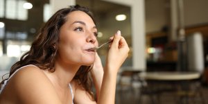 Ce que vous mangez au petit-dejeuner peut vous rendre moins beau
