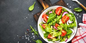 Salade : vaut-il mieux la manger en entree ou avec le fromage ? 