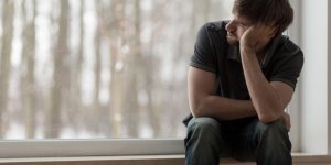 Fuites urinaires : des couches pour homme ?
